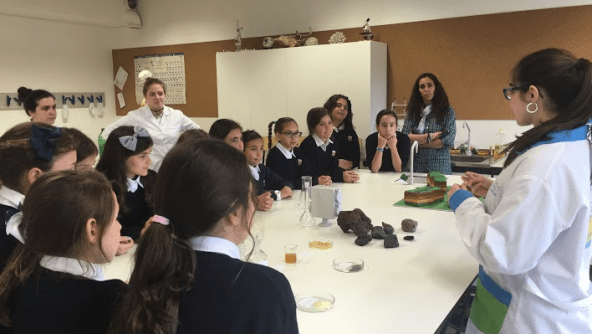 Planalto - Alunas do 4º ano realizam atividades práticas sobre vulcanismo